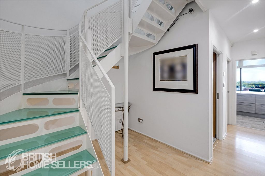 Property photo 2 of 19 Picture No. 77