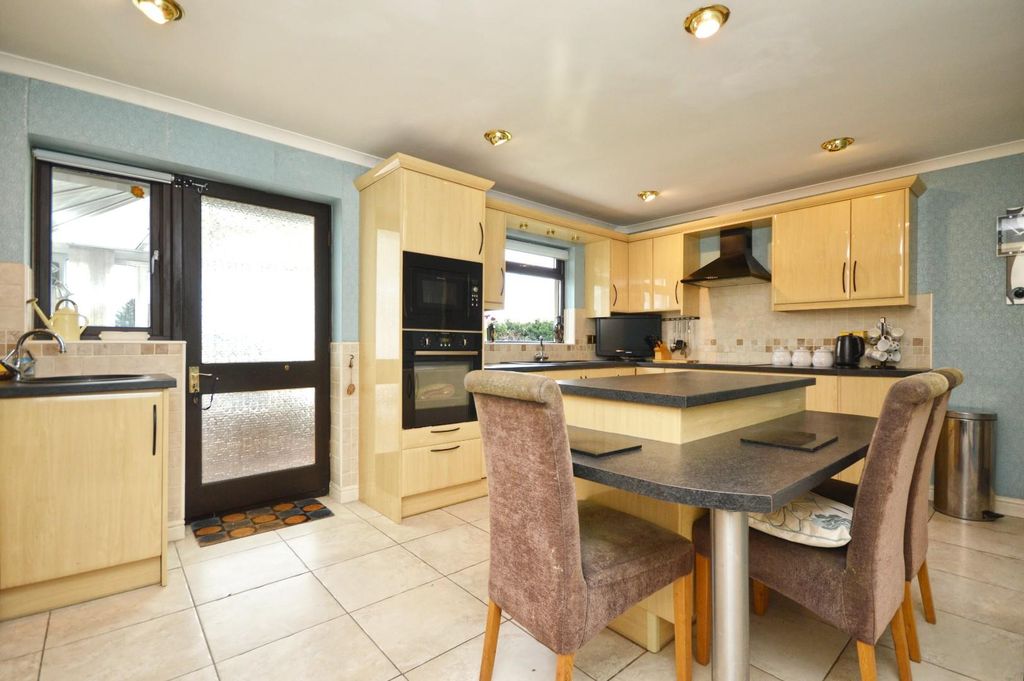 Property photo 3 of 22 Kitchen/Breakfast Room