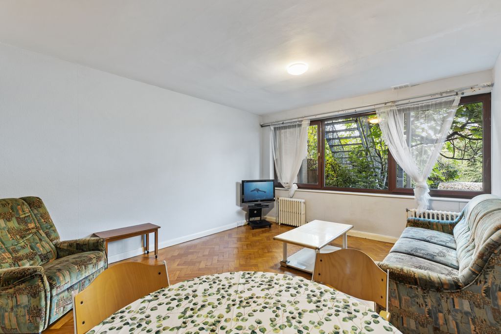 Property photo 3 of 12