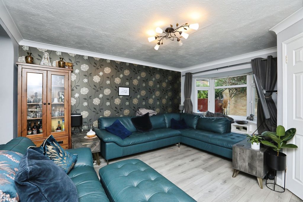 Property photo 3 of 19