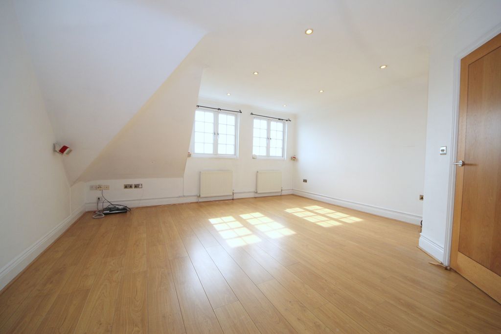 Property photo 3 of 8 Gallery