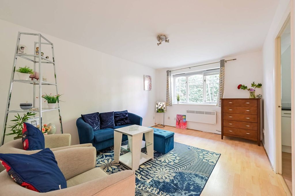 Property photo 2 of 9