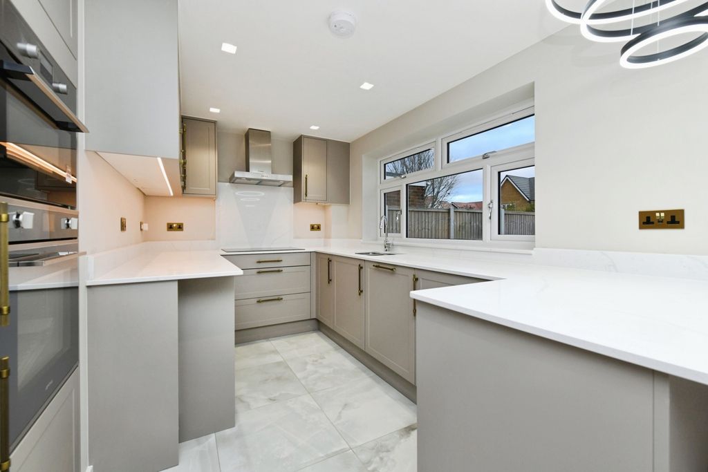 Property photo 3 of 20 Pbox-Img.Jpg