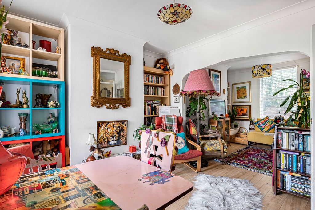 Property photo 3 of 17