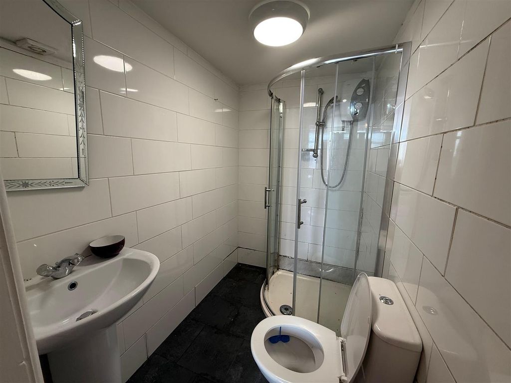 Property photo 3 of 8 Bathroom.Jpg