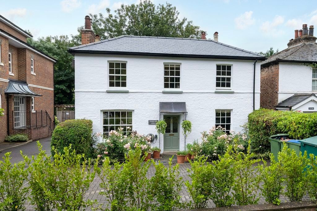 Property photo 1 of 29 Pembroke Lodge, Thames Ditton