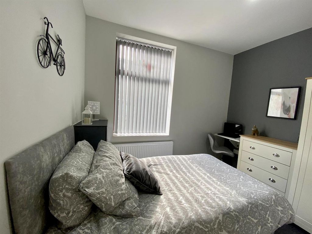 Property photo 1 of 8 Bedroom 1