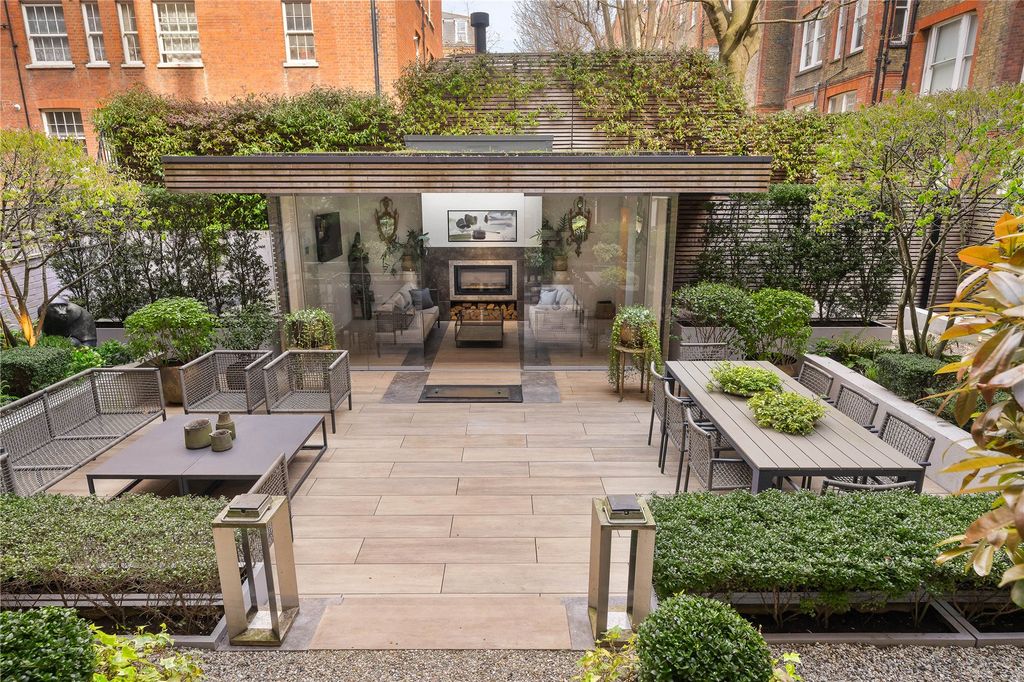 Property photo 3 of 21 Garden