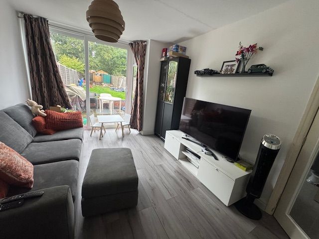 Property photo 3 of 14 Living Room