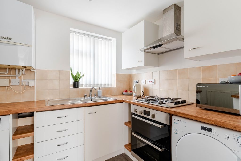 Property photo 3 of 13 A7404756-Hdr-4