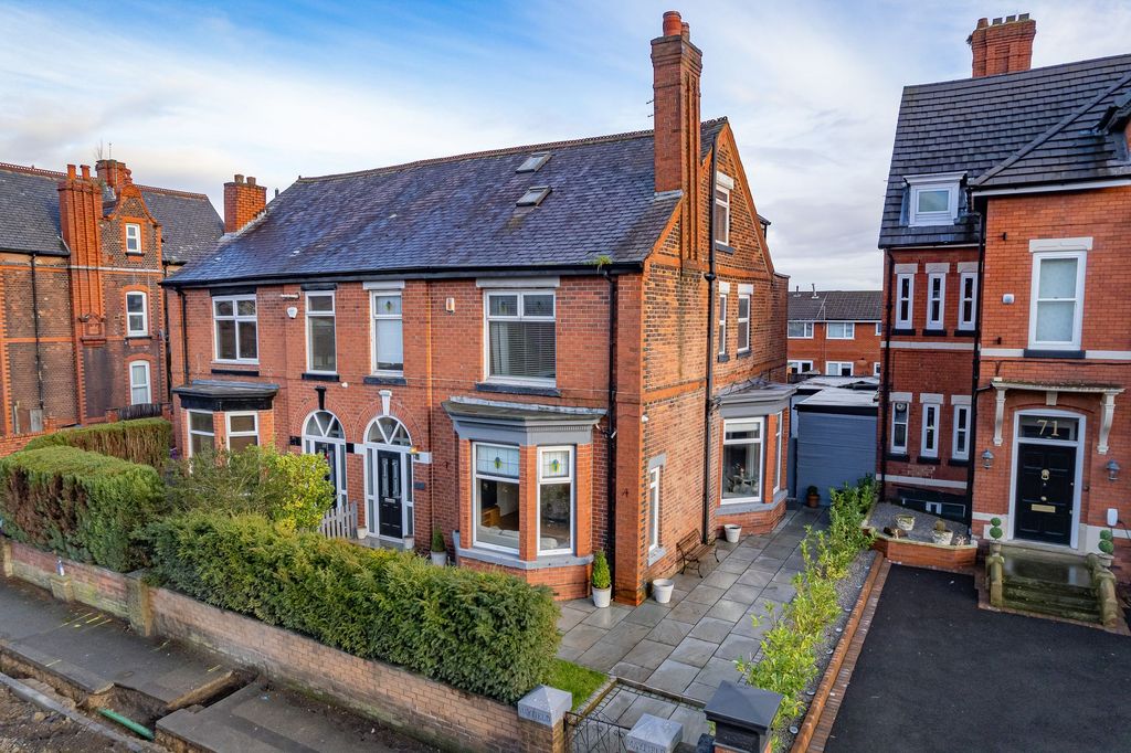 Property photo 1 of 31