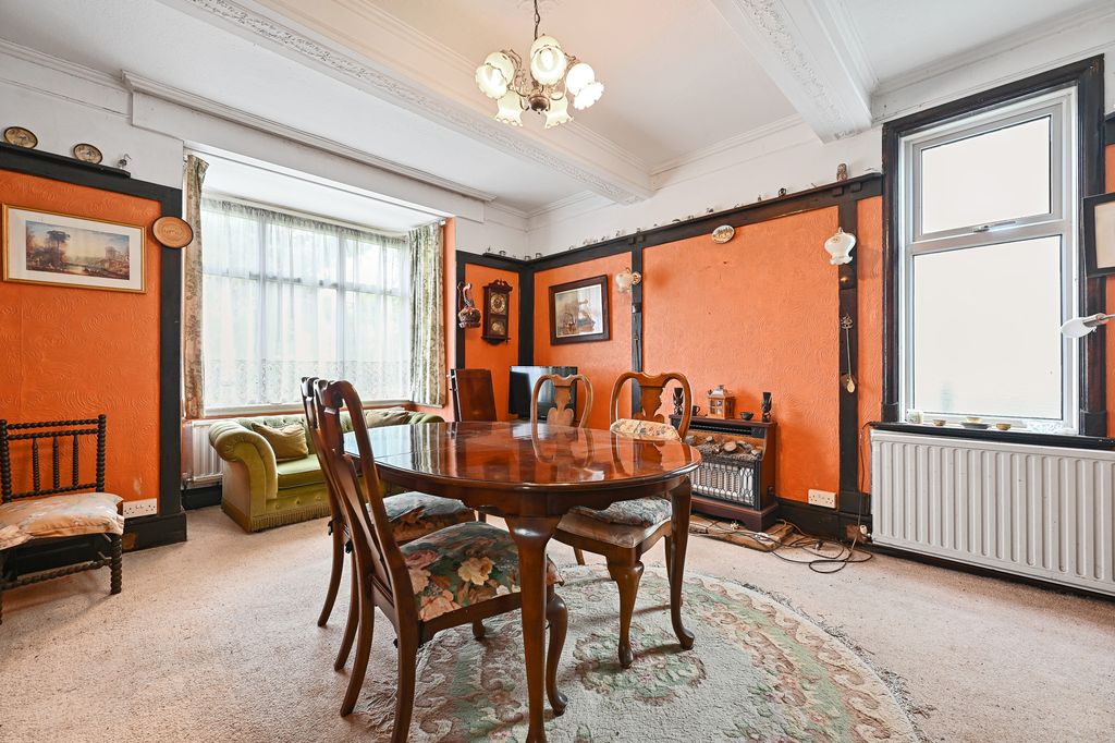 Property photo 2 of 13 5