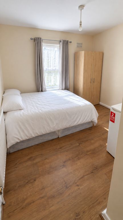 Property photo 1 of 9 Furnished Studio With Separate Kitchen – Plaistow