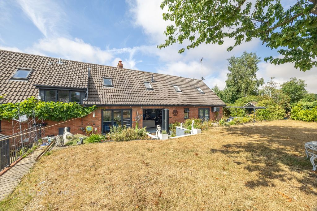 Property photo 2 of 33