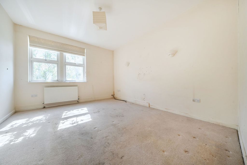 Property photo 3 of 19 Sitting Room