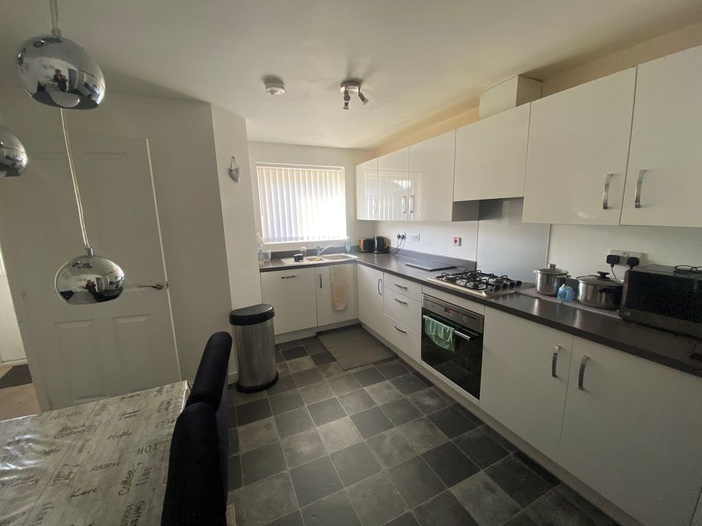 Property photo 1 of 6 Kitchen
