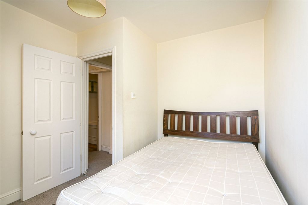 Property photo 2 of 9 Picture No. 17