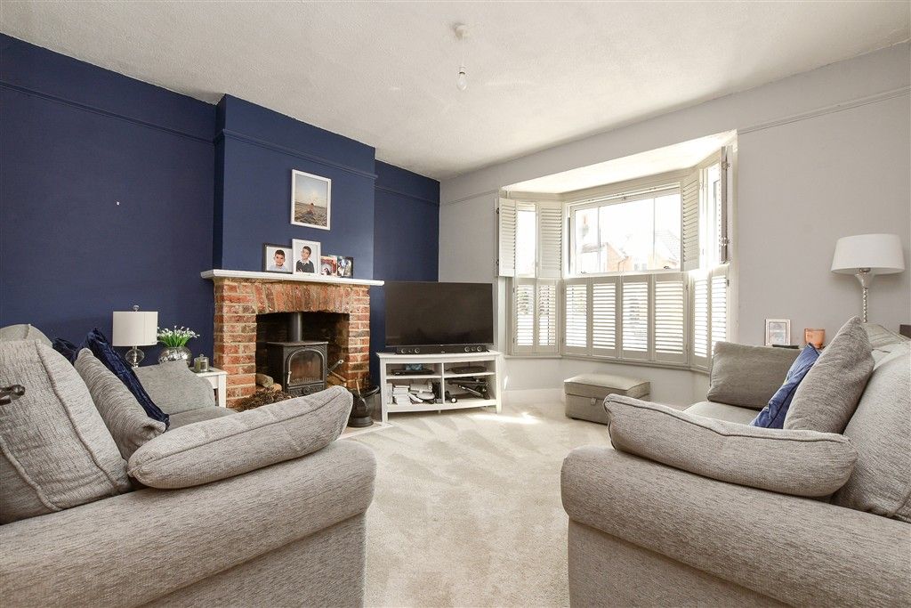 Property photo 3 of 16 Lounge