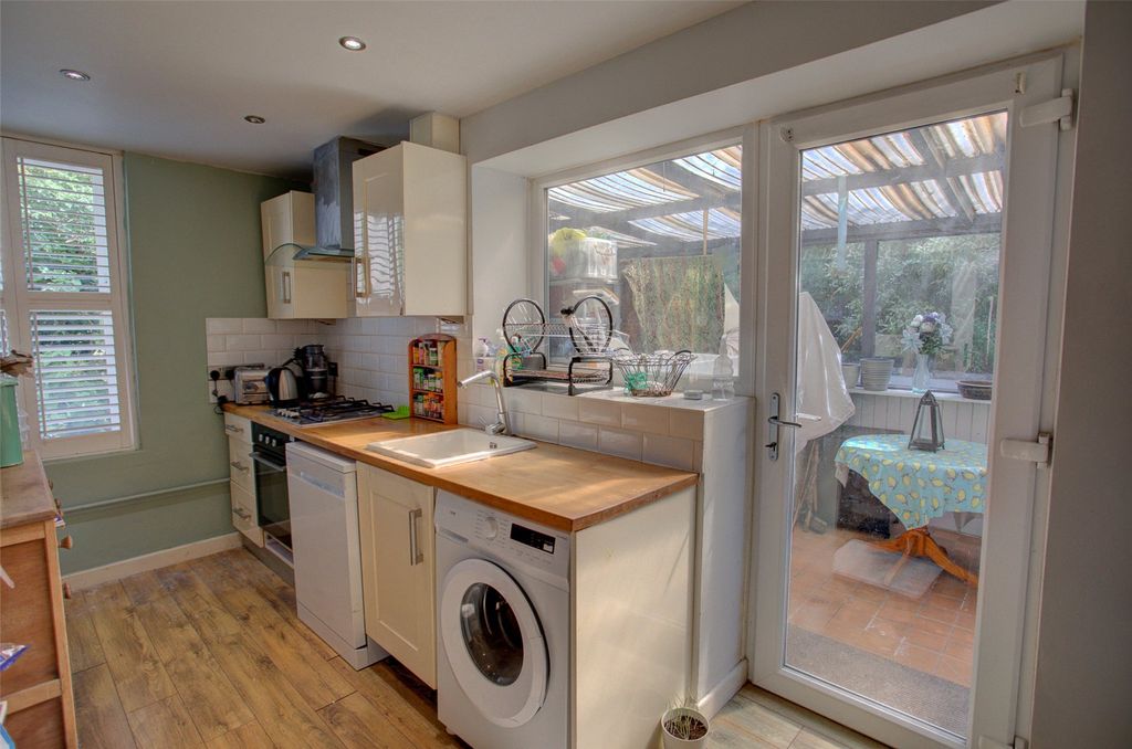 Property photo 2 of 17 Picture No. 12