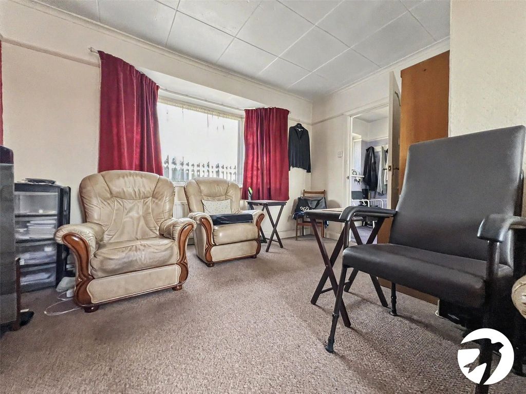 Property photo 3 of 12 Lounge