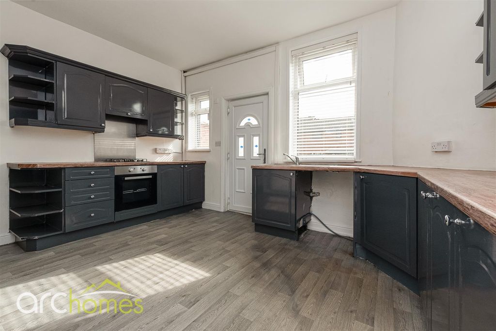 Property photo 3 of 18 Leigh Road-8.Jpg
