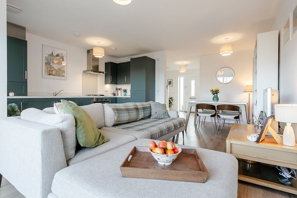 Property photo 2 of 34