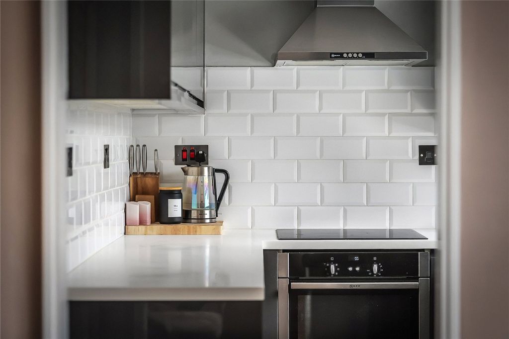 Property photo 3 of 11 Kitchen