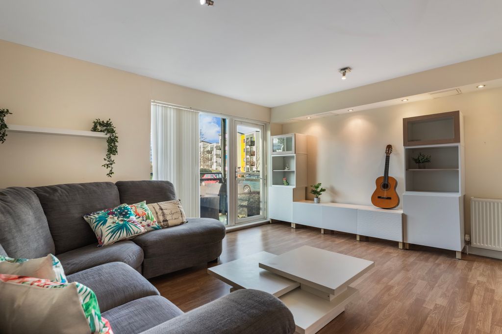 Property photo 2 of 27