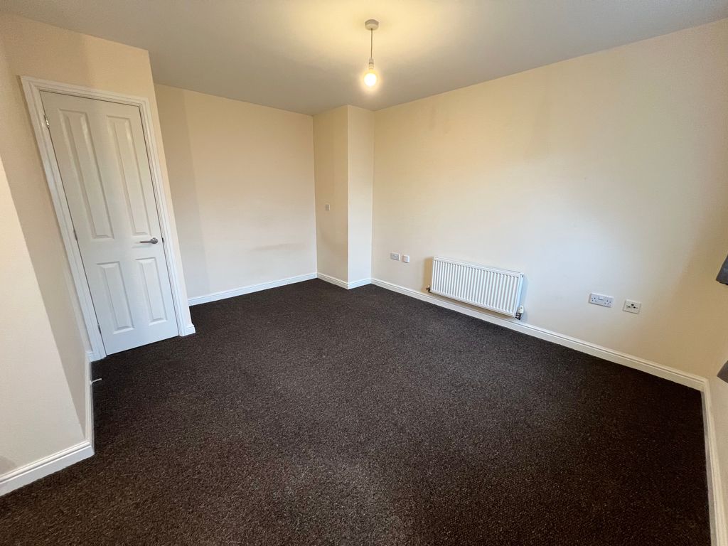 Property photo 3 of 6 Living Area Cf33