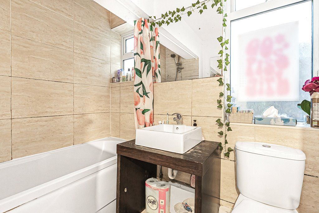 Property photo 2 of 10 Bathroom