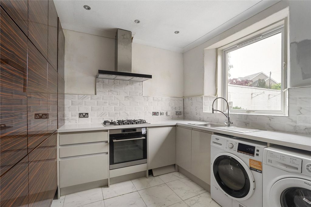 Property photo 3 of 29 Queens Road