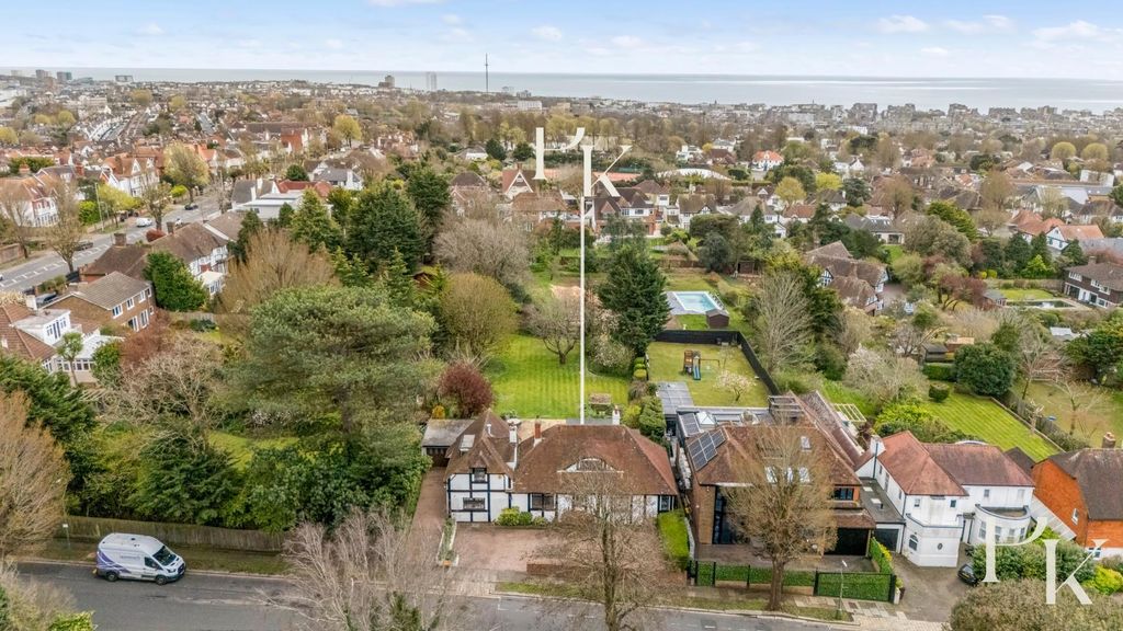 Property photo 1 of 28