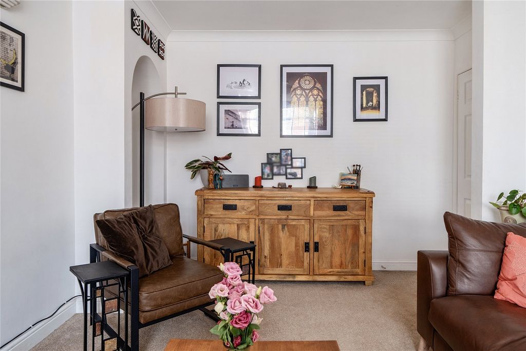 Property photo 3 of 11 Living Room