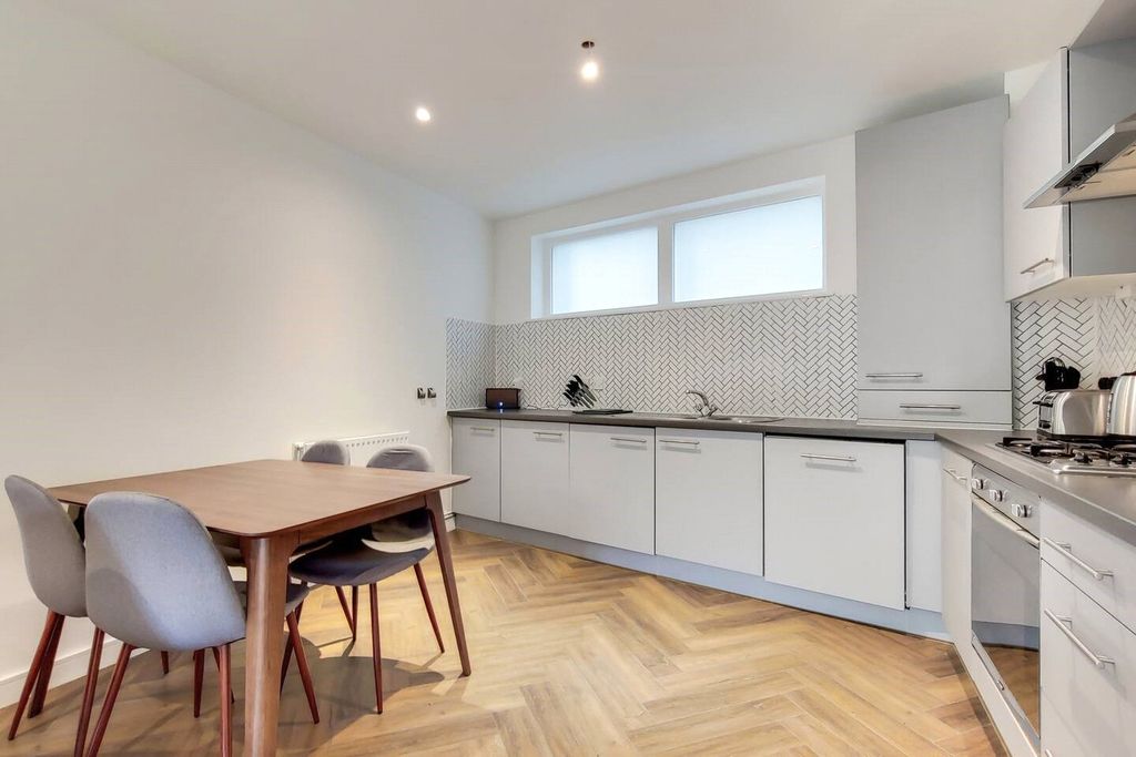 Property photo 3 of 9 Reception/Kitchen