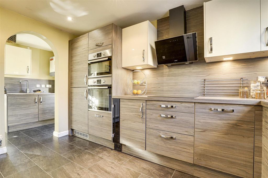 Property photo 3 of 20