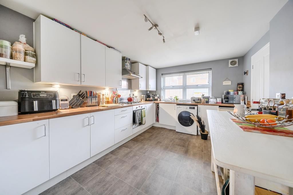 Property photo 3 of 23 Kitchen