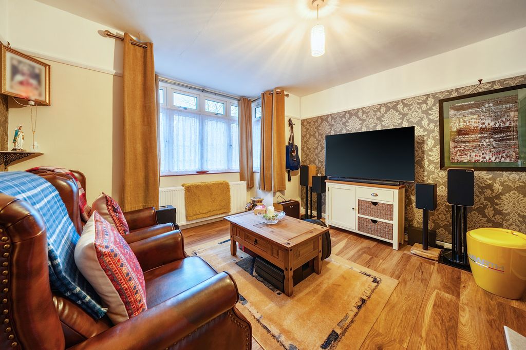 Property photo 3 of 21