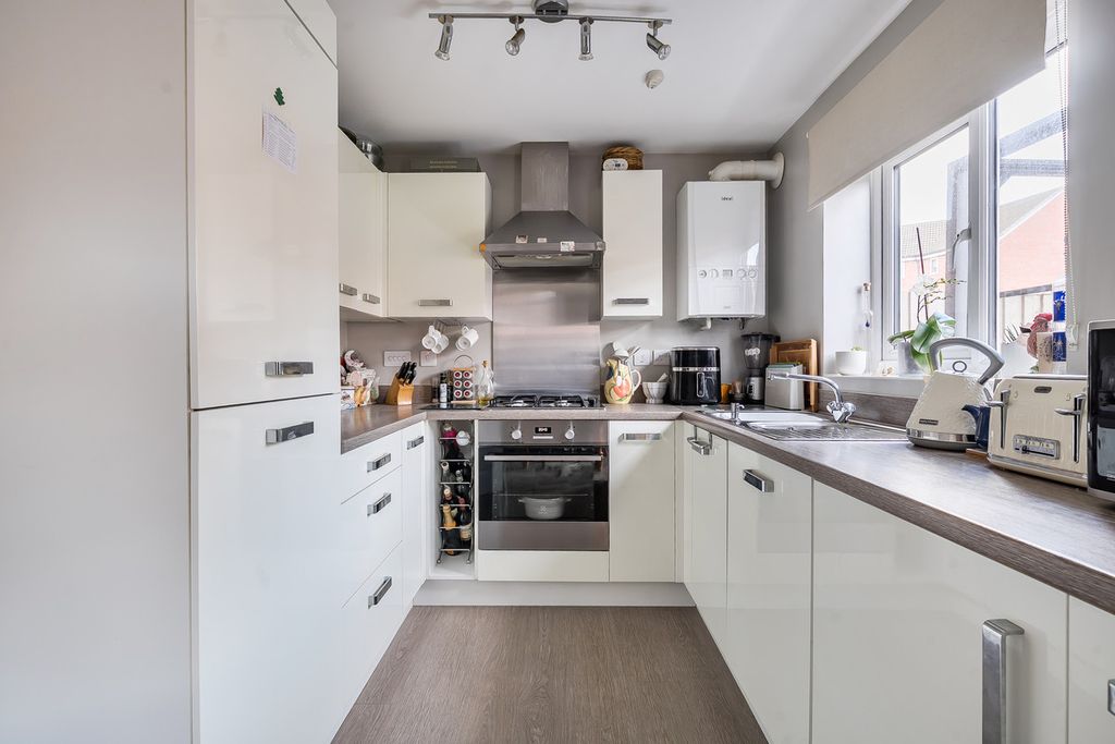 Property photo 2 of 16