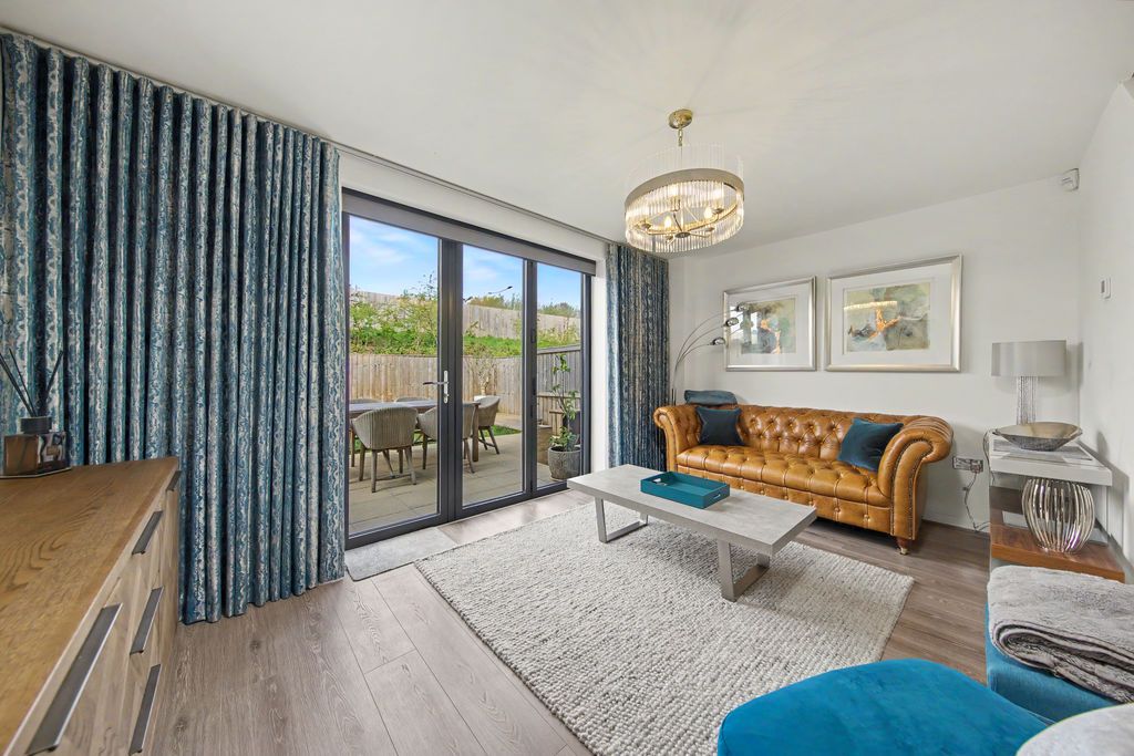 Property photo 1 of 24 Living Room