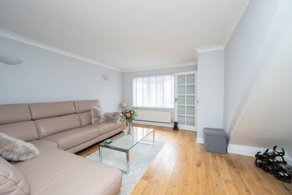 Property photo 3 of 20