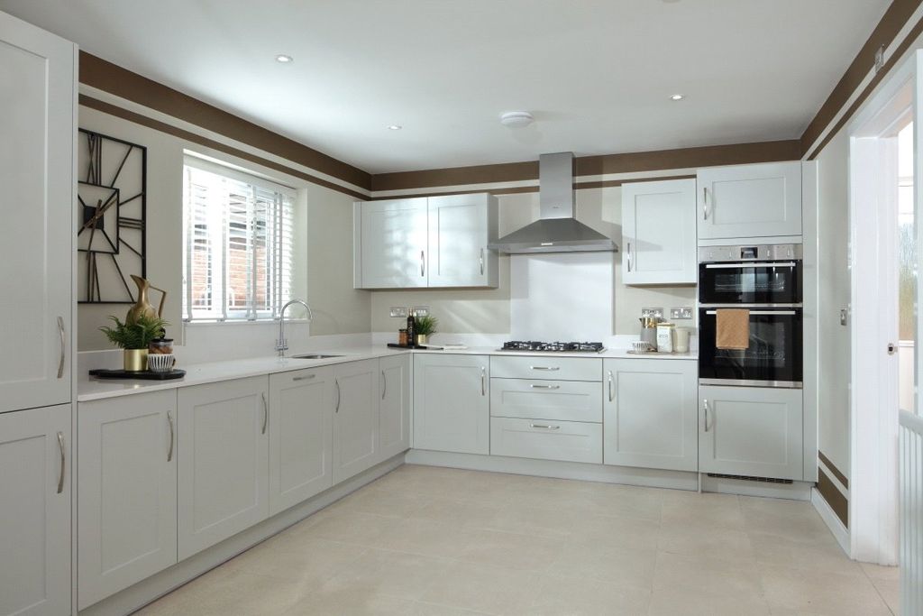 Property photo 3 of 13 Kitchen