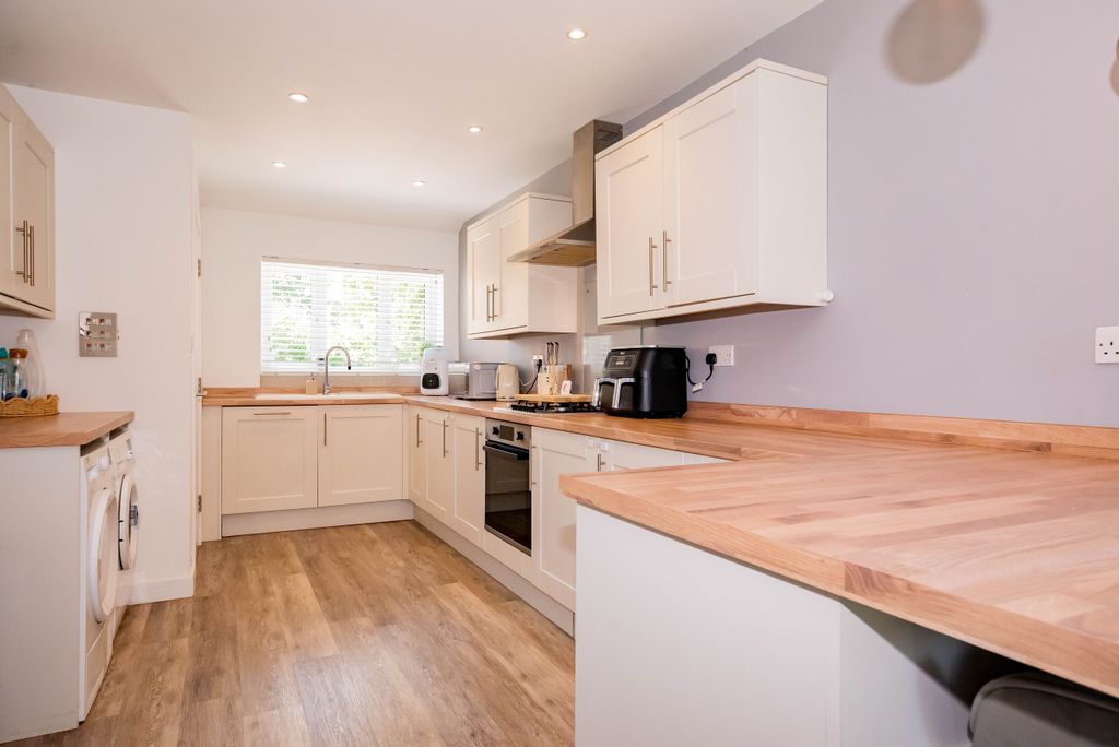 Property photo 2 of 16 Kitchen