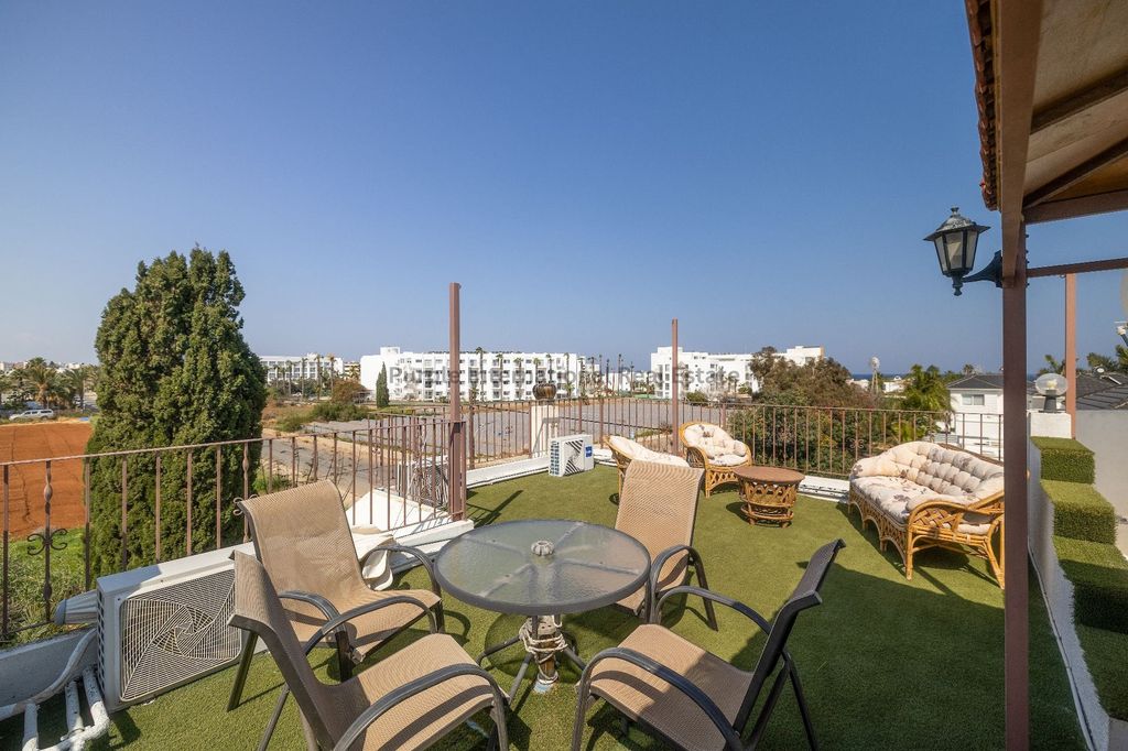 Property photo 2 of 30