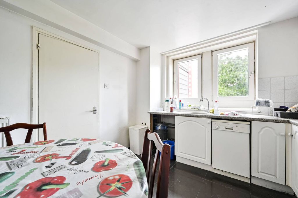 Property photo 1 of 5