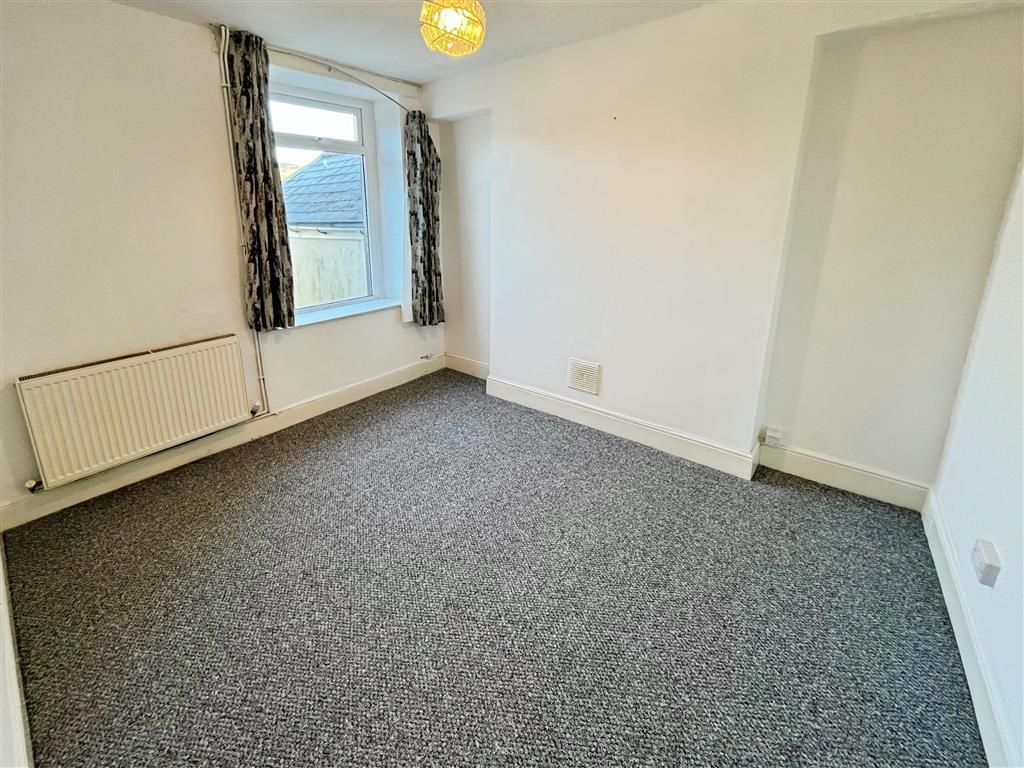 Property photo 3 of 11 Living Room