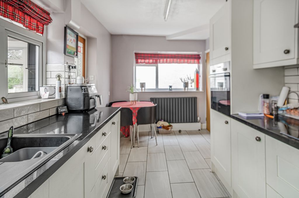 Property photo 3 of 16 Advert-26