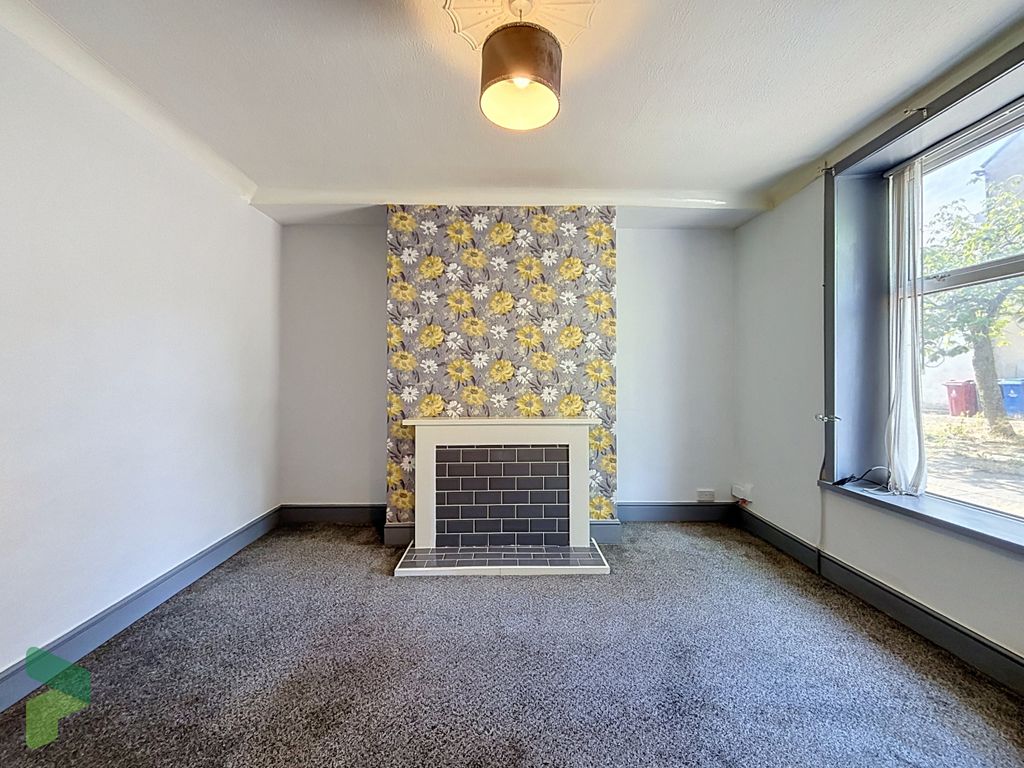 Property photo 3 of 14 Lounge