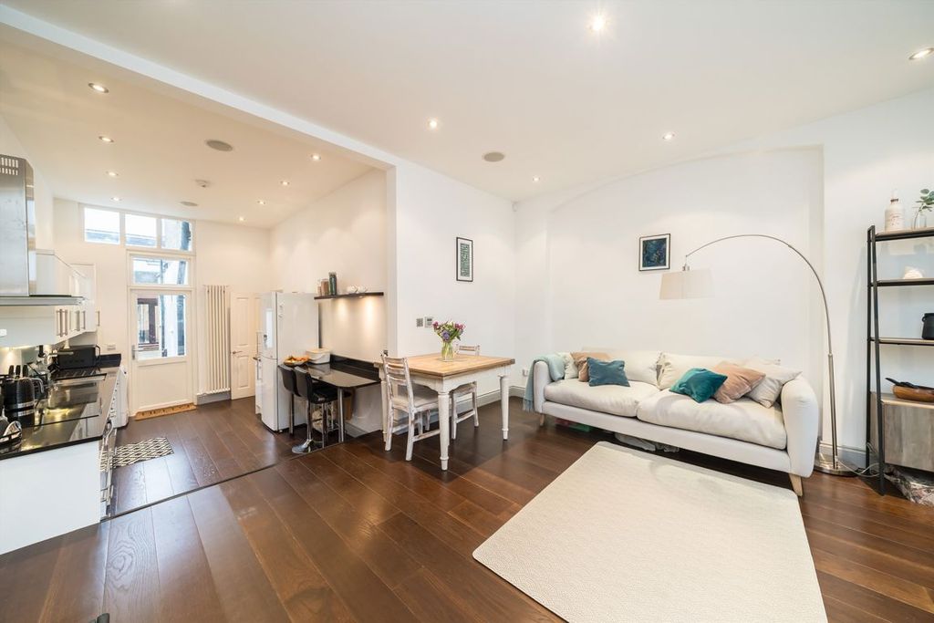 Property photo 3 of 8