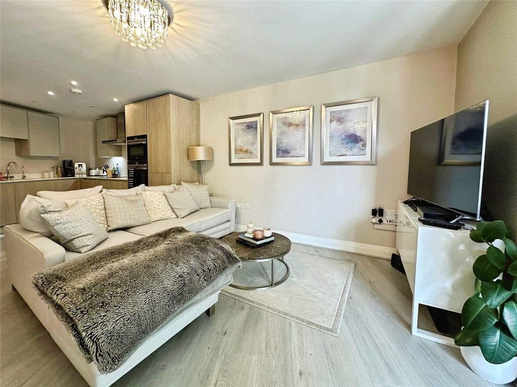 Property photo 2 of 17 Picture No. 01