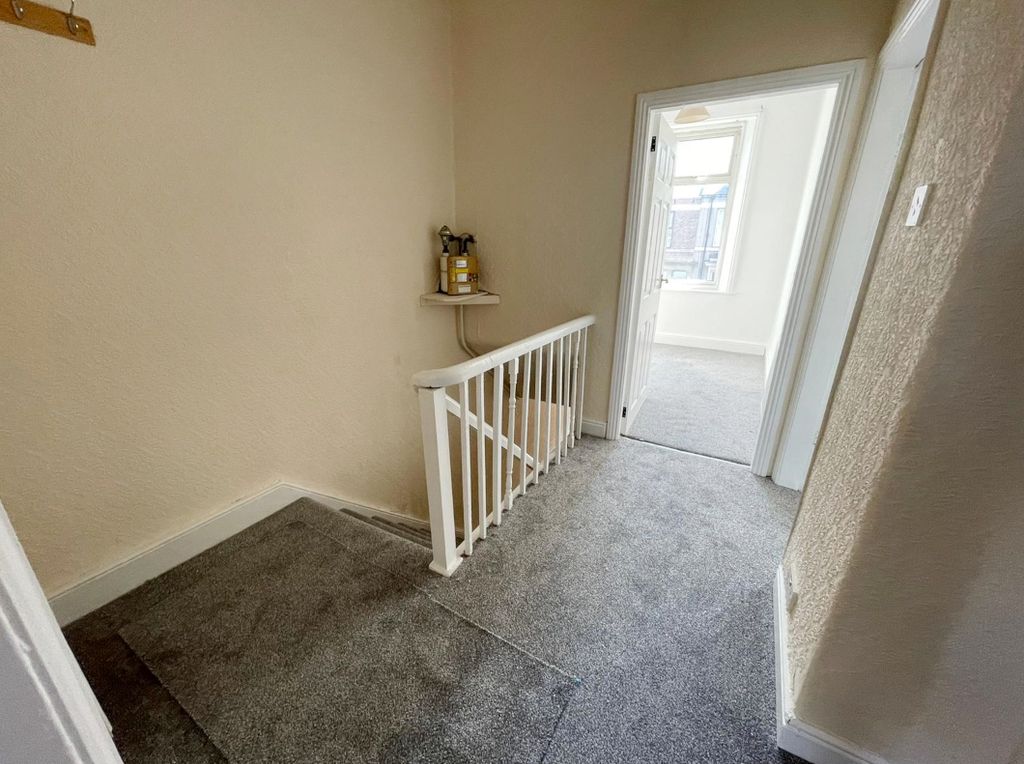 Property photo 2 of 9 Photo 02